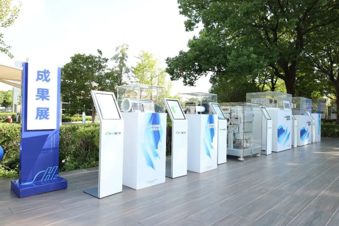 PG平台 电子启动竞赛成果展、揭牌示范基地!沪港数据合作交流活动在嘉定举行(图2)